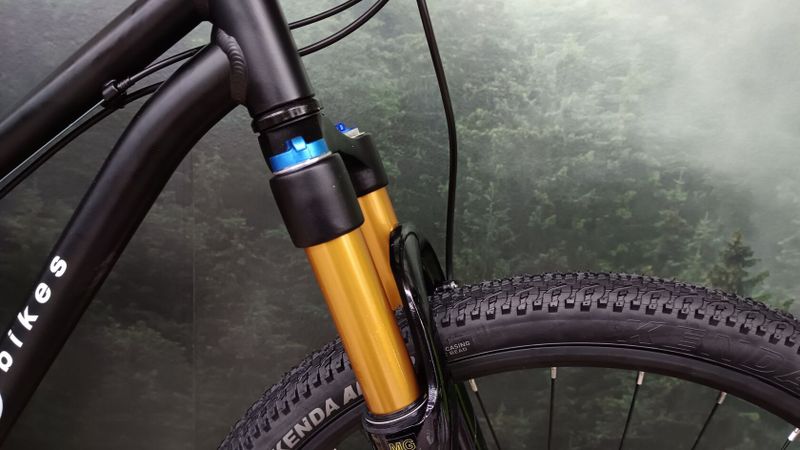 NOVÝ KUbikes 24S MTB Disc - Shimano Deore, vzduch. vidlice, 9,6kg