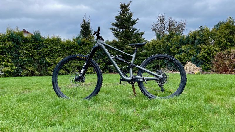 Specialized Status 160 S3 - custom osazení