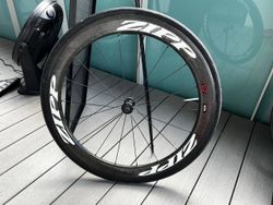 Prodam predni kolo ZIPP 404 - rafkove brzdy obute do galusky Vittoria Rubino PRO 25-28