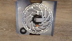 Brzdové kotouče Shimano RT-EM300 a SM-RT30