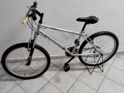 Starší renovované jízdní kolo dětské 24"