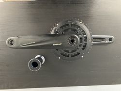 Nové gravel kliky FSA Grossamer Pro AGX 46/30T Mega EXO včetně středového složení
