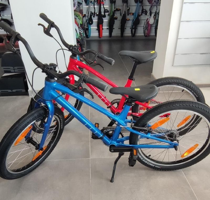 Prodám dvě dětská kola SPECIALIZED Jett 20 Single Speed