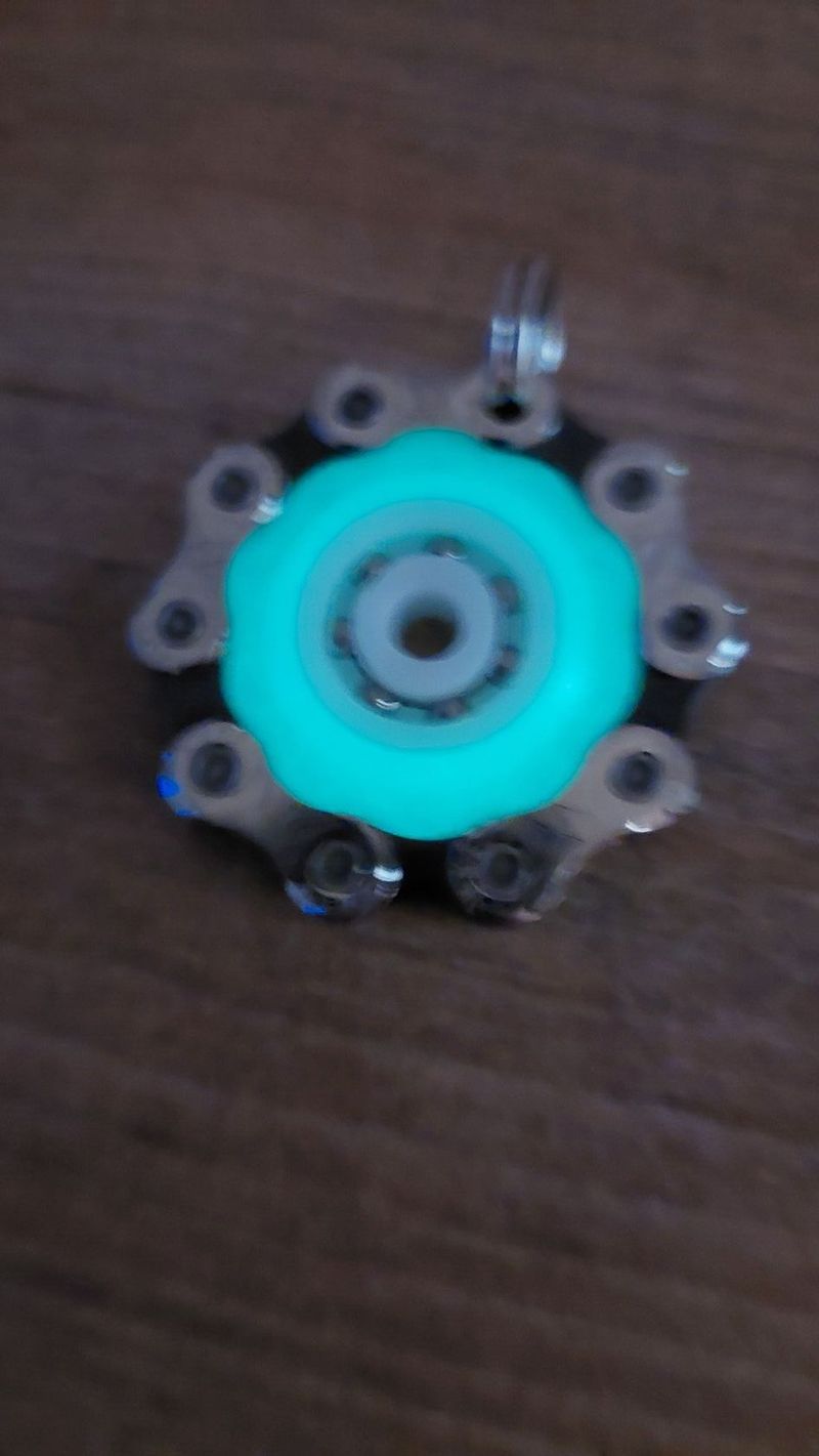 Cyklopřívěšek na klíče - spinner