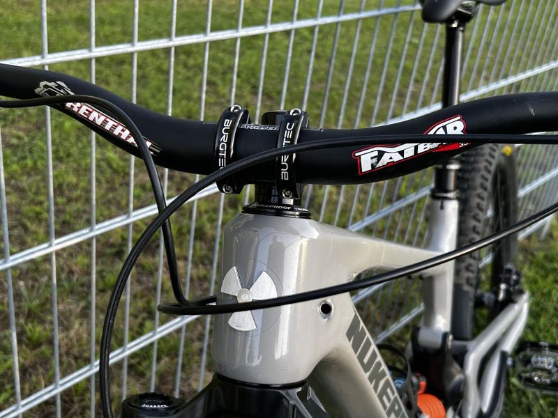 PRODÁM KARBONOVÉ SUPER ENDURO NUKEPROOF GIGA