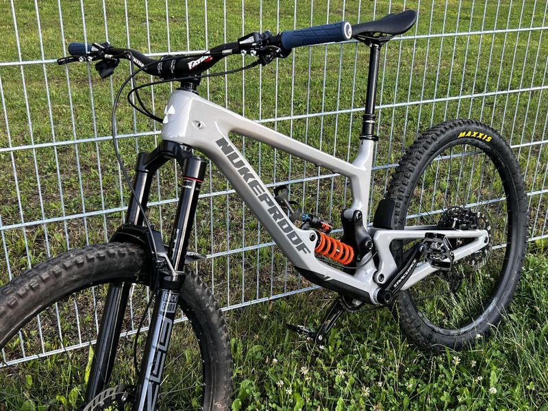 PRODÁM KARBONOVÉ SUPER ENDURO NUKEPROOF GIGA