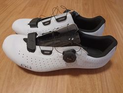 Cyklistické tretry Fí:zik Overcurve R5 White/Black vel. 44 (28,35 cm)