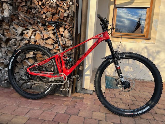 Mondraker Foxy Carbon R 2020, vel. M, Flame Red, nové výplety e*thirteen LG1+ EN, SRAM XG -1275