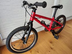 Lehké dětské kolo Kubikes 16 (červené)