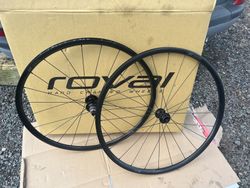 ZAPLETENÁ KOLA DT SWISS R470, XDR OŘECH