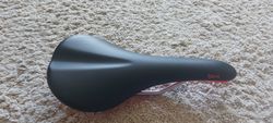 Sedlo Scoop Shallow Elite