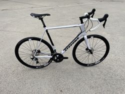 SILNIČNÍ KARBONOVÉ KOLO STEVENS COMET DISC - SHIMANO 105 - vel. rámu 60 cm - NOVÉ