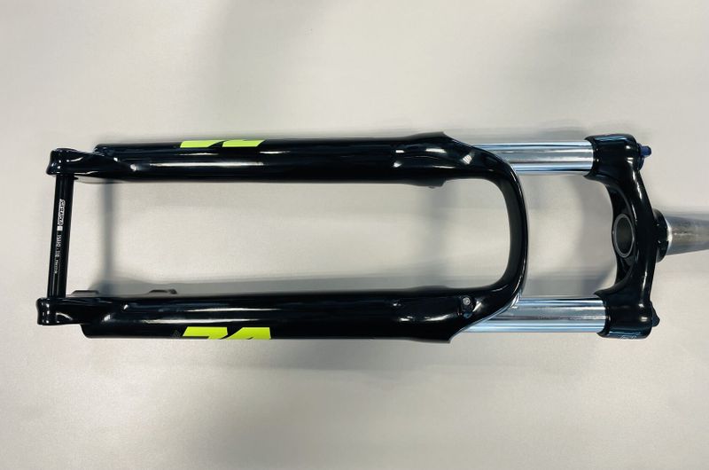 Odpružená vidlice SR Suntour XCM34 NLO DS 27.5“
