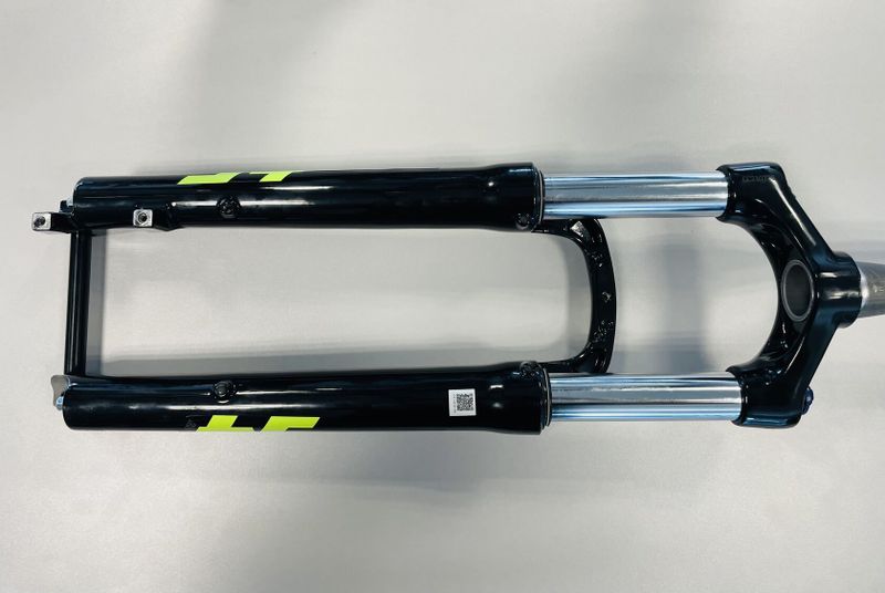 Odpružená vidlice SR Suntour XCM34 NLO DS 27.5“