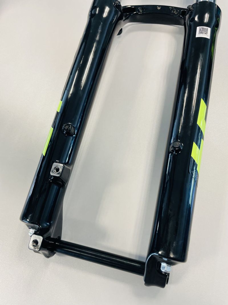 Odpružená vidlice SR Suntour XCM34 NLO DS 27.5“