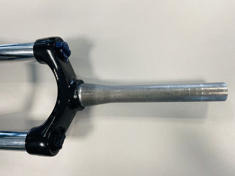 Odpružená vidlice SR Suntour XCM34 NLO DS 27.5“