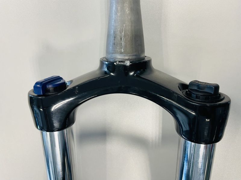 Odpružená vidlice SR Suntour XCM34 NLO DS 27.5“