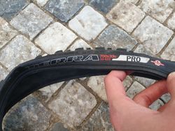 Gravelovy plast Terra Pro 700x33c 33-622 + duše