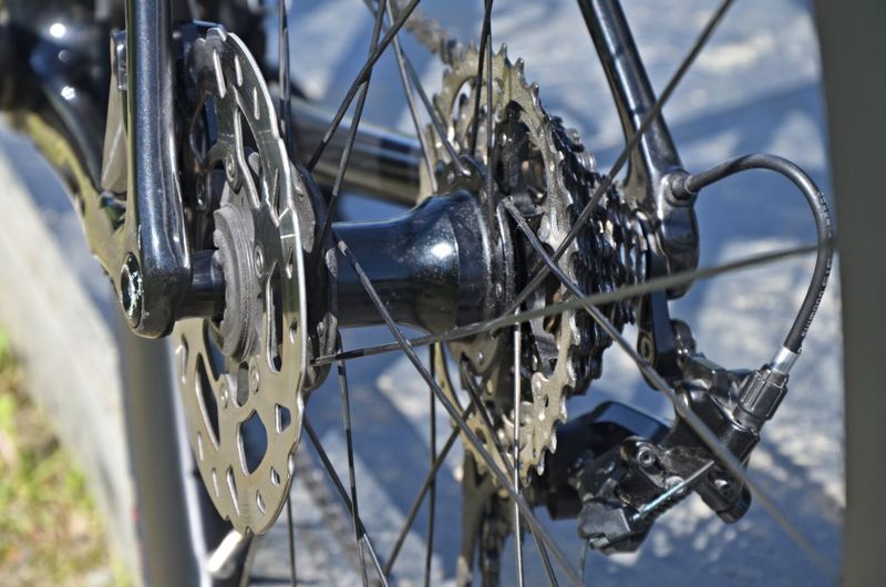 Silniční kolo Specialized Tarmac Disc Sport Gloss Carbon/Chameleon