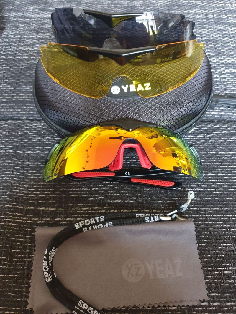 YEAZ SUNUP magnetické sluneční brýle matt black / Full Revo Red