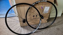 Mavic Aksium jako nove pro 6 hole kotouce