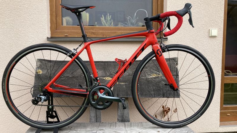 silniční kolo SCOTT ADDICT 30 model 2020, vel. SCOTT XS (pro výšku postavy 158-167 cm)