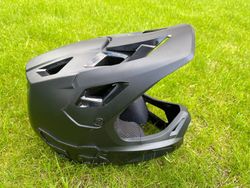 Prodám Cyklistickou helmuFox Rampage Helmet Black/Black