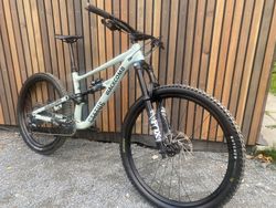 SPECIALIZED STATUS 2022 modrý, 3měsíce jetý, odpočet DPH