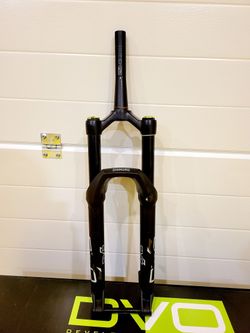 Vidlice DVO Diamond D2 160 mm stará jeden rok