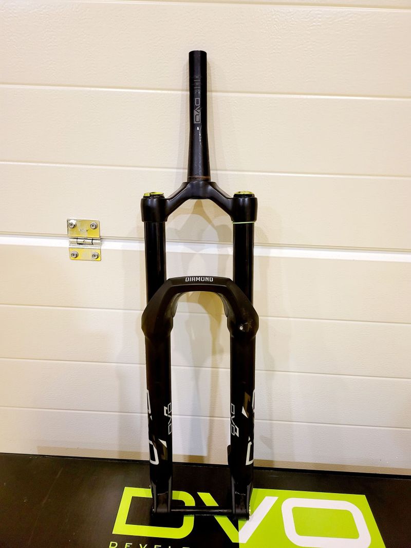 Vidlice DVO Diamond D2 160 mm stará jeden rok