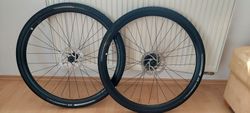 Gravel zapletená kola Giant 700 x 38, kazeta, obutí