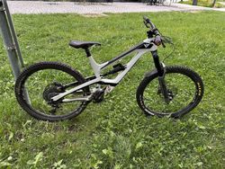 YT Capra CF Pro