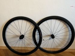 Silniční kola Bontrager Paradigm Comp TLR pro kotoučové brzdy