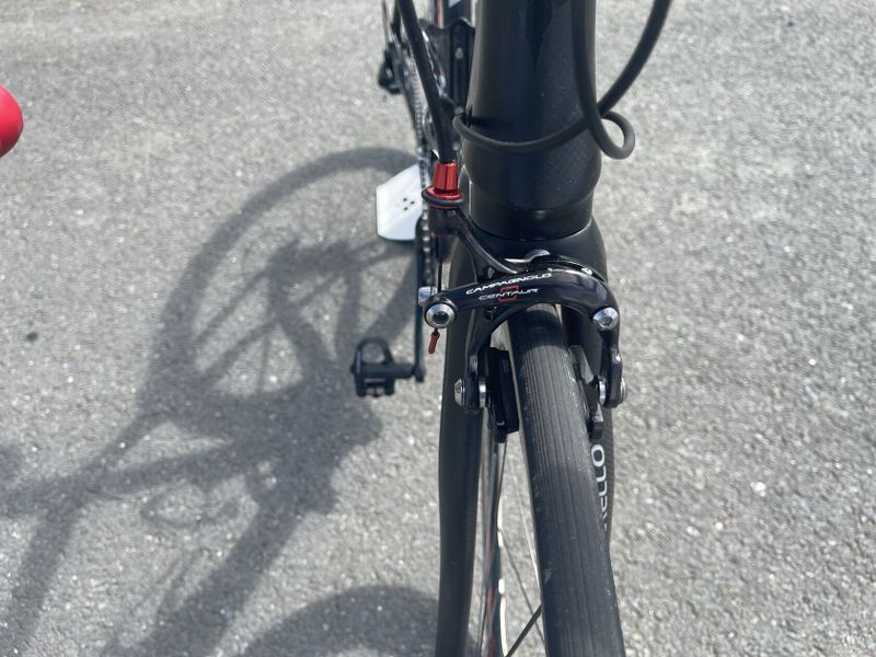Pinarello Dogma, výbava Campagnolo Centaur, zapletená kola Campagnolo Bora, 