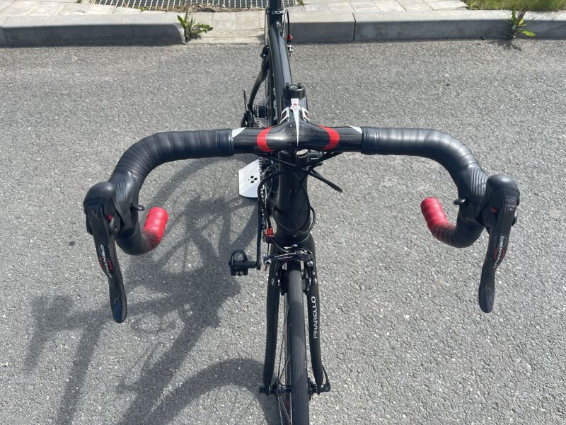 Pinarello Dogma, výbava Campagnolo Centaur, zapletená kola Campagnolo Bora, 