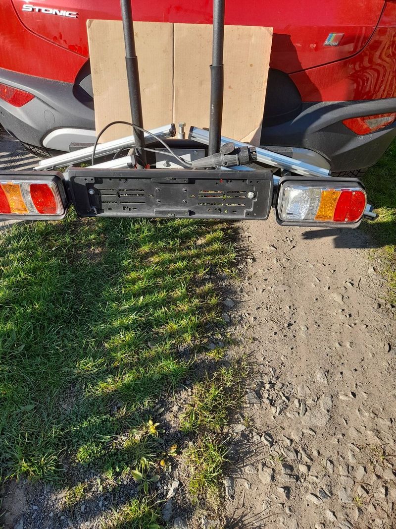 přívěsný nosič za auto na 2 kola