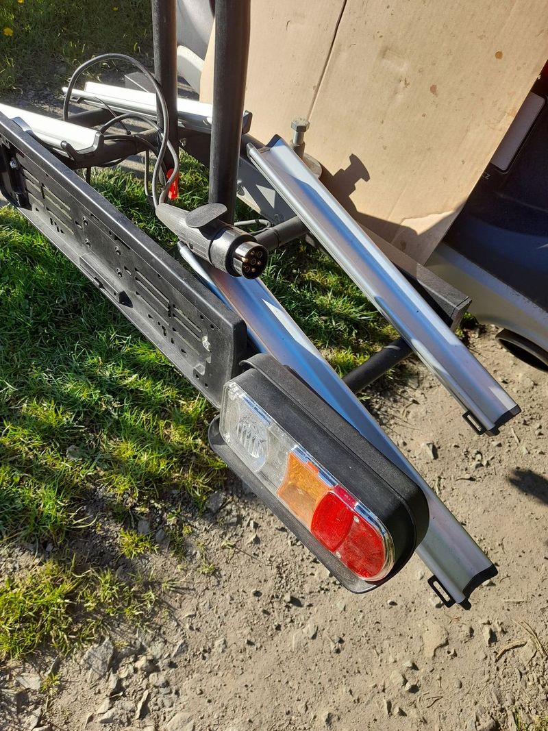 přívěsný nosič za auto na 2 kola