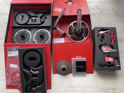 Kompletní sada SRAM RED eTap AXS 2x12 powermeter v klikách