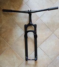 Rock Shox Judy Gold a řídítka Specialized