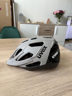 Cyklistická přilba Uvex Quatro CC