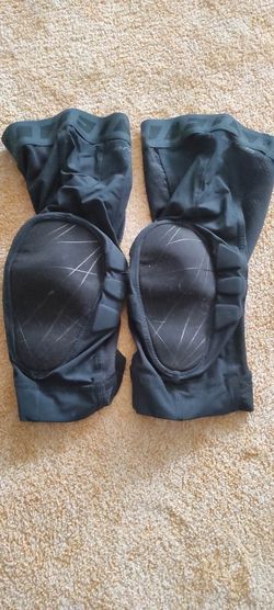 Chrániče kolen SPECIALIZED Atlas Knee Pad
