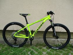 Nové 27,5" kolo na rámu Maxbike M507 15", vzduchová vidlice Suntour Raidon, Deore 1x11