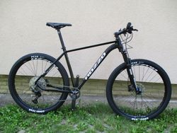 Nové kolo ROZZO BOOST 40, vzduchová vidlice Suntour XCR BOOST, osazení Shimano Deore 1x12, pevné osy