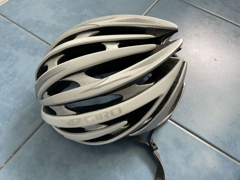 Cyklistická přilba Giro Aeon