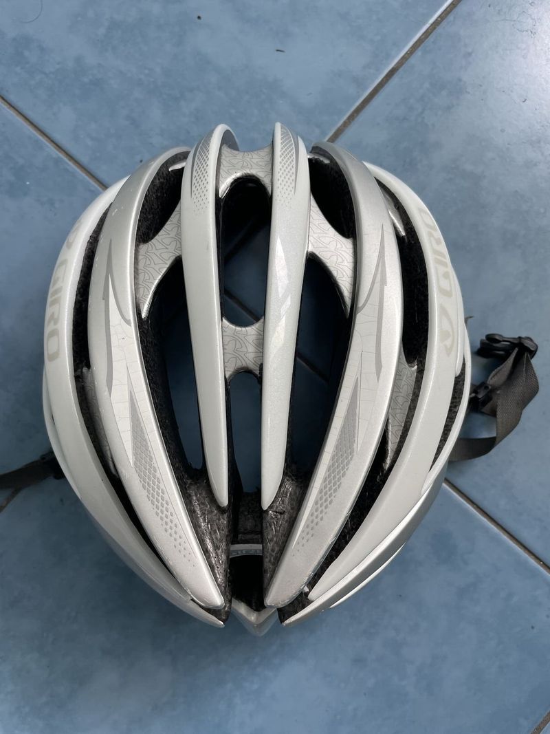 Cyklistická přilba Giro Aeon