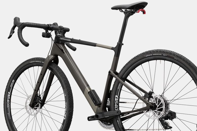 Cannondale Topstone Carbon 4 (zakoupen 04/23) + navic sada novych silnicnich carbon rafku s pneu