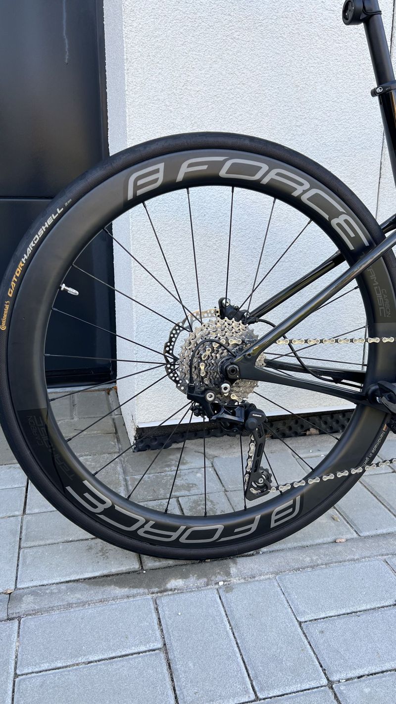 Cannondale Topstone Carbon 4 (zakoupen 04/23) + navic sada novych silnicnich carbon rafku s pneu