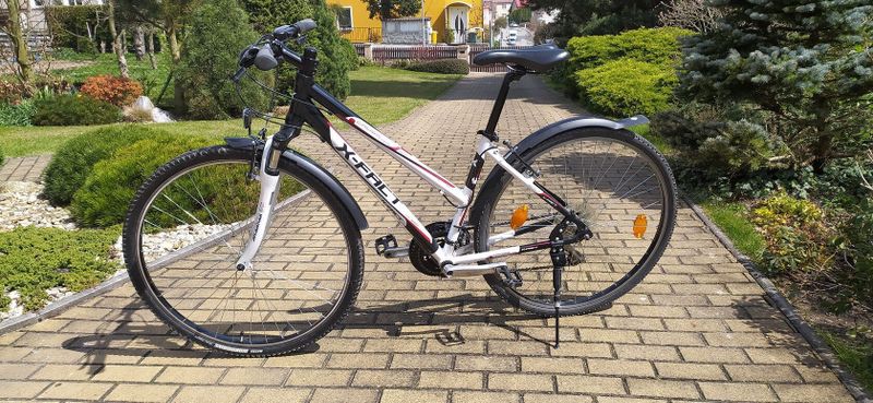 Krosové dámské kolo + kolo pro přestavbu na elektrokolo