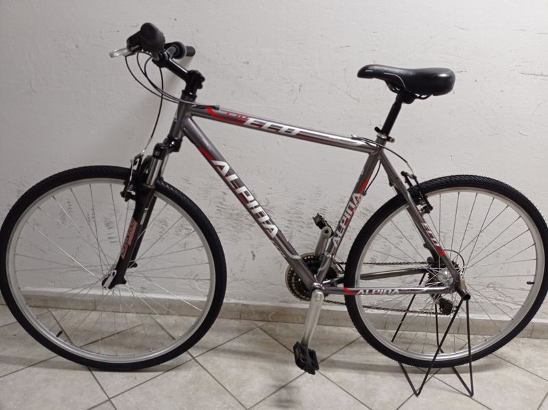 Starší renovované jízdní kolo krosové - trekingové pánské 28" Alpina Eco C10