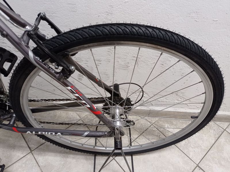 Starší renovované jízdní kolo krosové - trekingové pánské 28" Alpina Eco C10